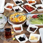 Sandal Otel *