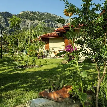 Sandal Otel